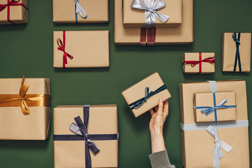 Getting Holiday Recognition Right: Creating Meaningful Moments That Bring Employees Together 